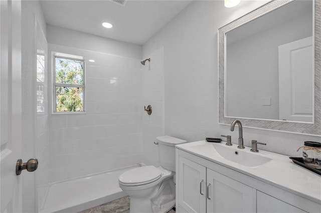 12020 82nd St E, Parrish, FL 34219 - bathroom featuring toilet, a tile shower, and vanity
