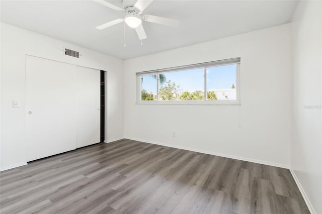 unfurnished bedroom featuring a closet, light wood-type flooring, and ceiling fan