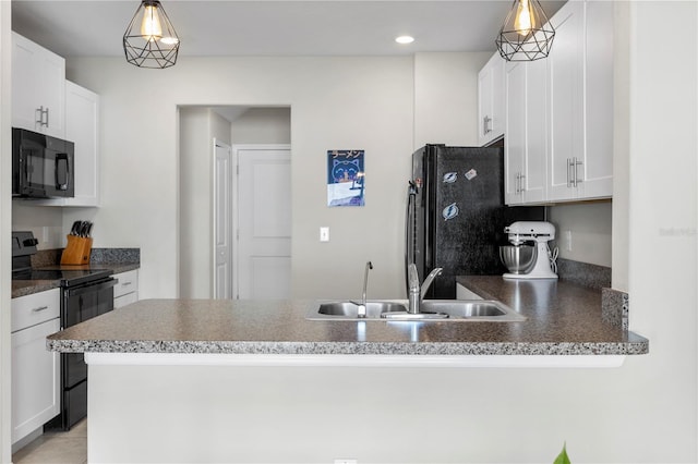 kitchen featuring sink, black appliances, kitchen peninsula, and decorative light fixtures