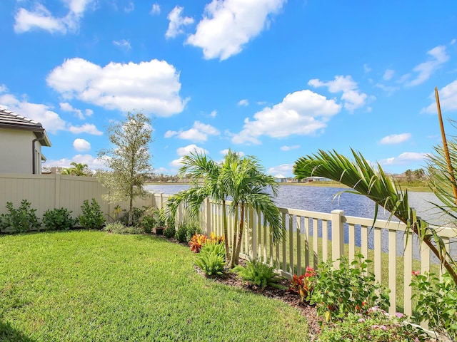 view of yard featuring a water view