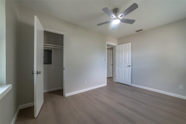 unfurnished bedroom with light wood-type flooring, a closet, and ceiling fan