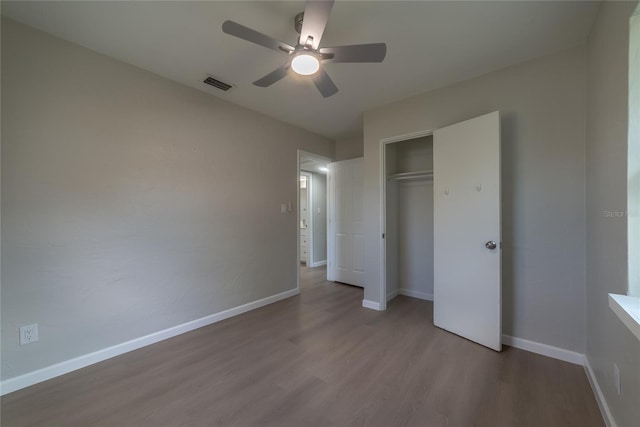 unfurnished bedroom featuring a closet, light hardwood / wood-style flooring, and ceiling fan