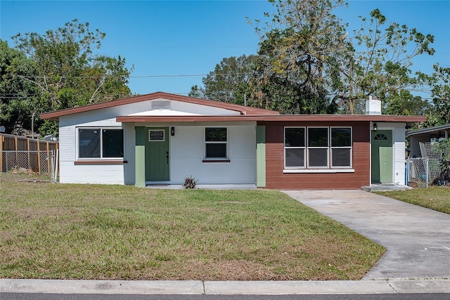 view of front of property with a front lawn