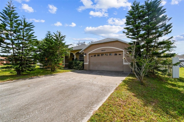 view of front of house featuring a front lawn and a garage