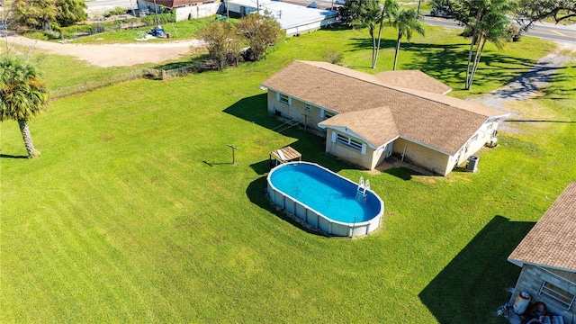 view of swimming pool featuring a yard