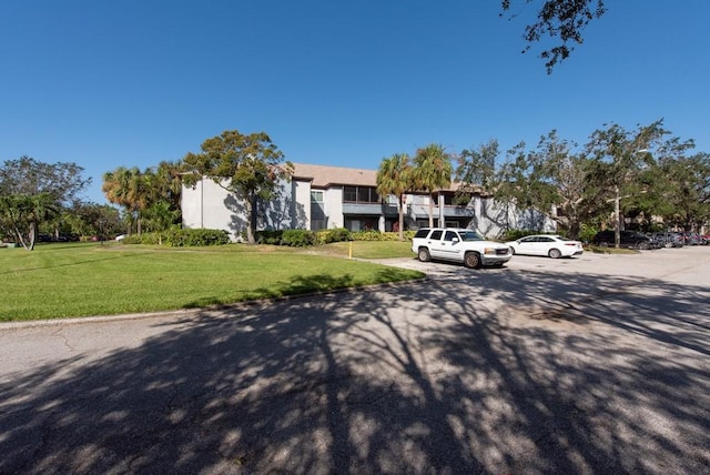 view of front of property with a front yard