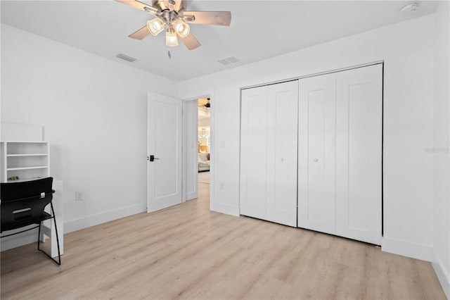 bedroom featuring a closet, light hardwood / wood-style floors, and ceiling fan