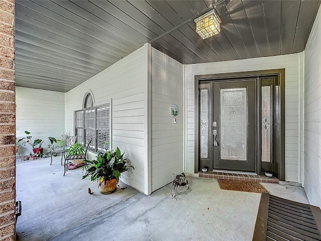 doorway to property with covered porch