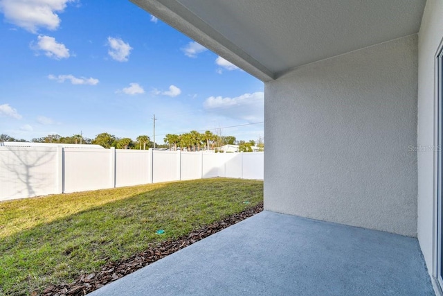 view of yard featuring a patio area