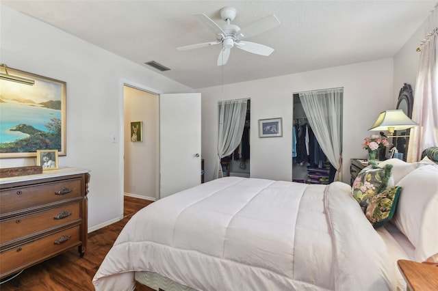 bedroom with dark hardwood / wood-style flooring, a textured ceiling, and ceiling fan