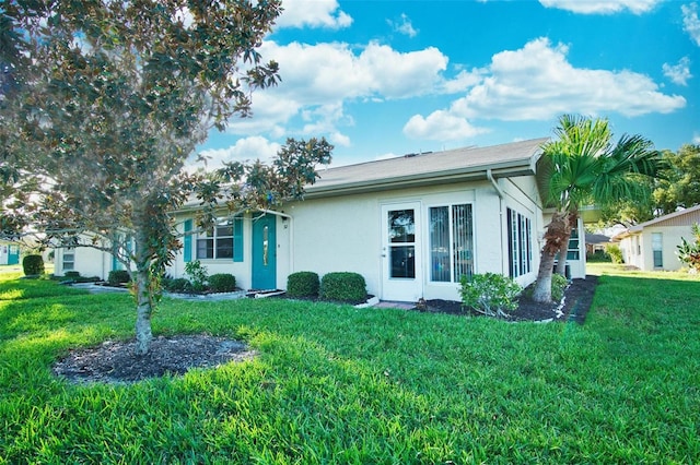 ranch-style house featuring a front lawn