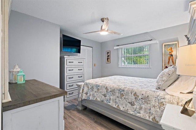 bedroom featuring dark wood-type flooring and ceiling fan