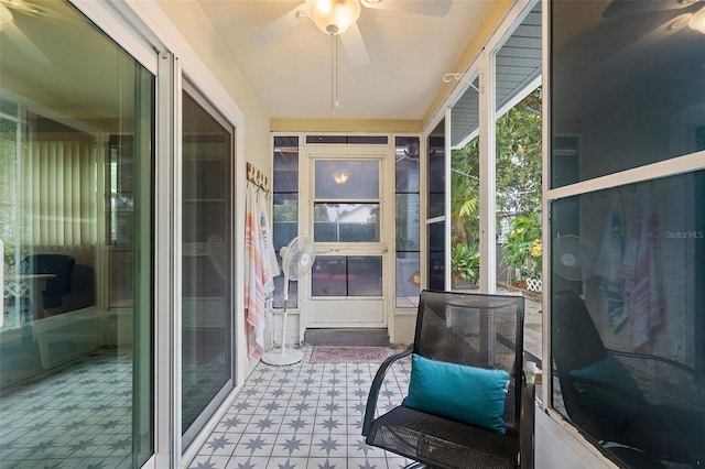 sunroom / solarium featuring ceiling fan