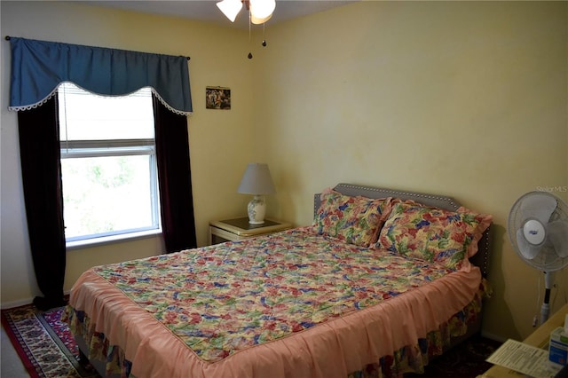 bedroom with ceiling fan