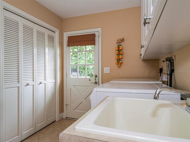 interior space with tile patterned floors, sink, tiled tub, and washer and clothes dryer