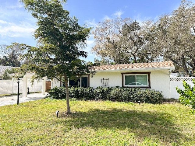 view of front of property with a front yard