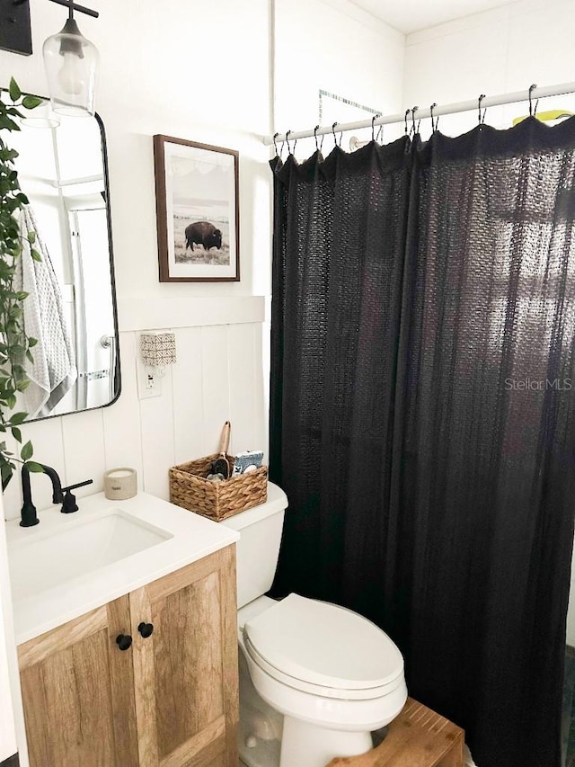 bathroom featuring vanity, a shower with curtain, and toilet