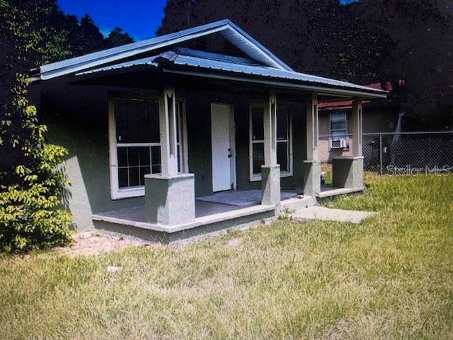 view of front of house with a front yard