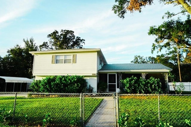 view of front of house featuring a front yard