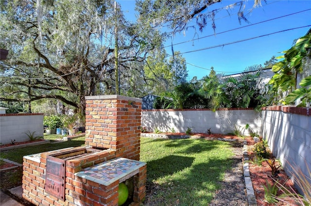 1802 E Hamilton Ave, Tampa, FL 33610 - view of yard