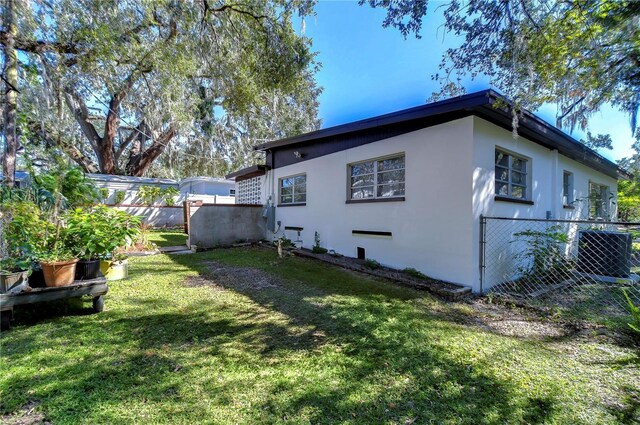1802 E Hamilton Ave, Tampa, FL 33610 - back of property with stucco siding