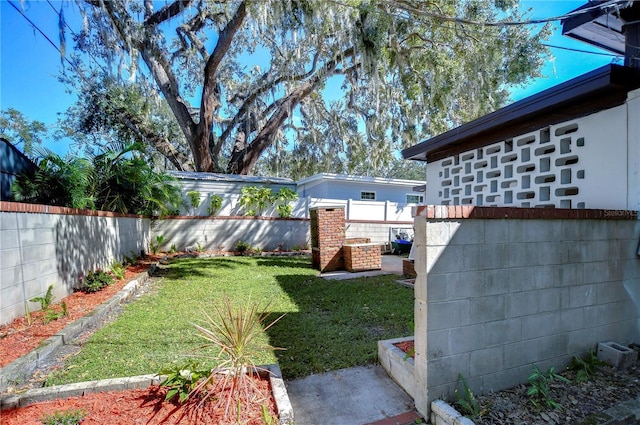 1802 E Hamilton Ave, Tampa, FL 33610 - view of fenced backyard