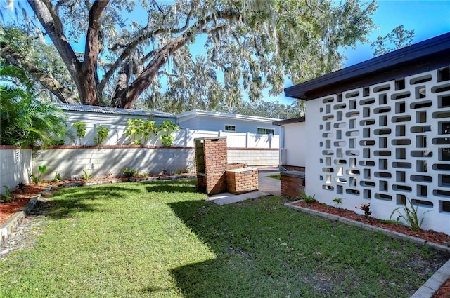 1802 E Hamilton Ave, Tampa, FL 33610 - view of yard