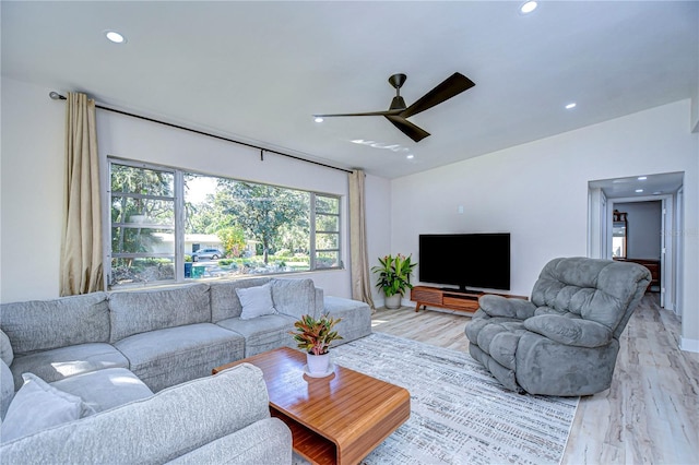 1802 E Hamilton Ave, Tampa, FL 33610 - living area featuring a ceiling fan, light wood-type flooring, and recessed lighting