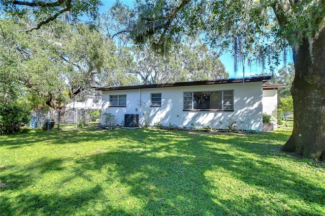 1802 E Hamilton Ave, Tampa, FL 33610 - back of house with stucco siding