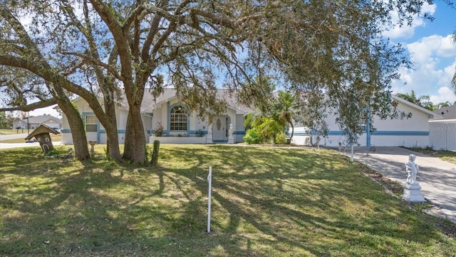 view of front of property with a front yard