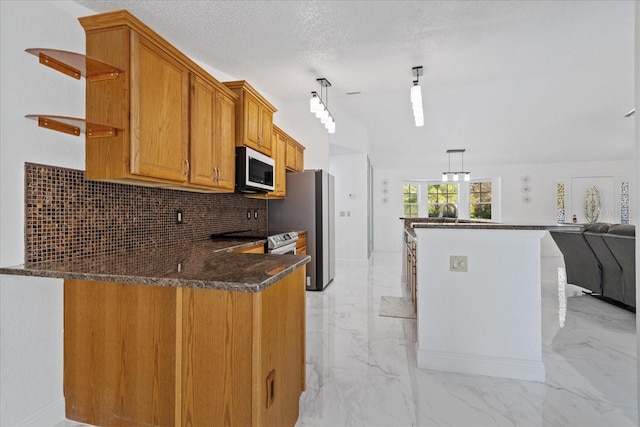 kitchen with backsplash, a textured ceiling, kitchen peninsula, stainless steel appliances, and decorative light fixtures