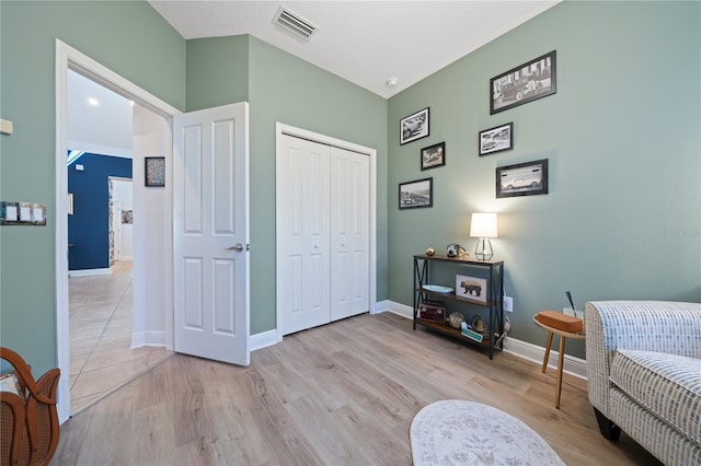 sitting room with light hardwood / wood-style floors