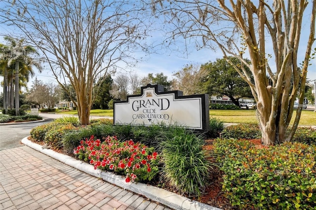 view of community / neighborhood sign