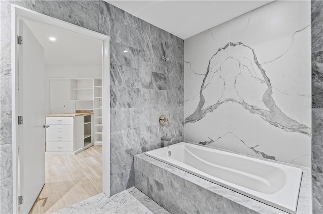 2912 W Santiago St Unit 1901, Tampa, FL 33629 - full bath featuring tile walls, a bath, and a spacious closet