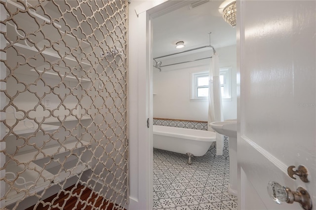 bathroom featuring tile patterned floors and a washtub