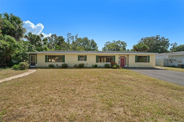 ranch-style home featuring a front yard