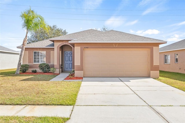 view of front of house featuring a front yard and a garage