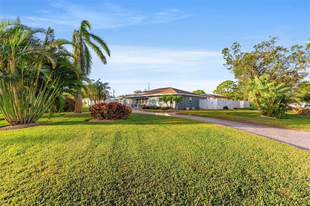 view of front of house featuring a front yard