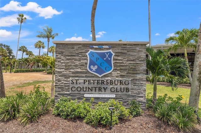 view of community / neighborhood sign