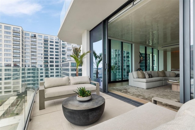 balcony featuring an outdoor hangout area