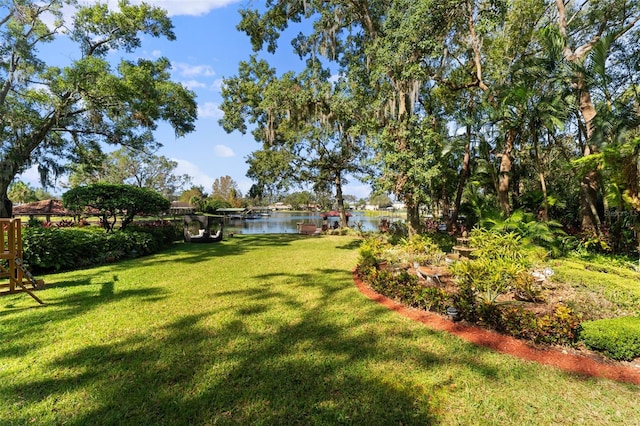 view of yard featuring a water view