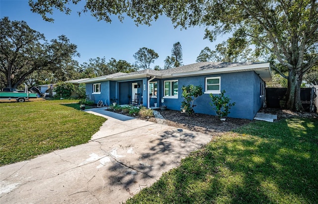 single story home with a front yard