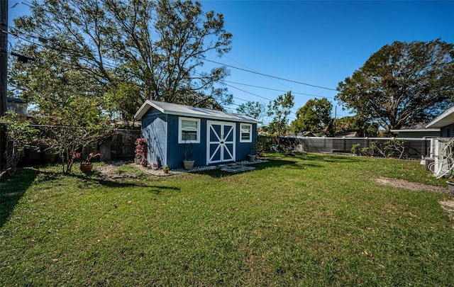 view of yard featuring a storage shed