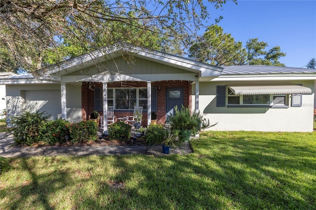 view of front of house featuring a porch, a garage, and a front yard