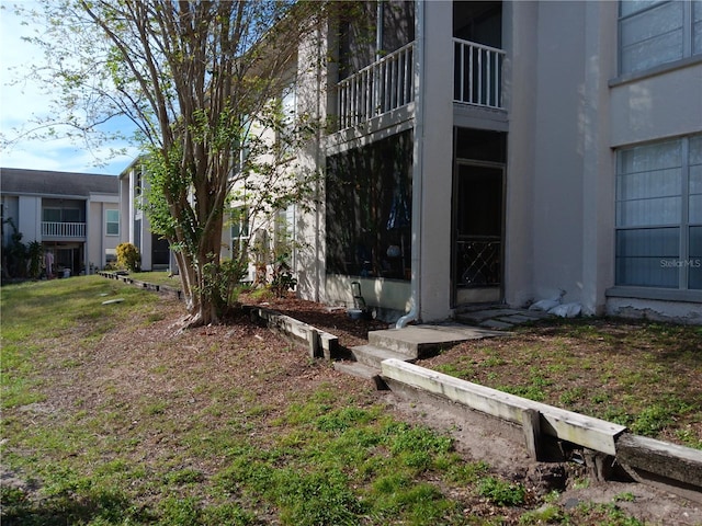 view of home's community featuring a lawn