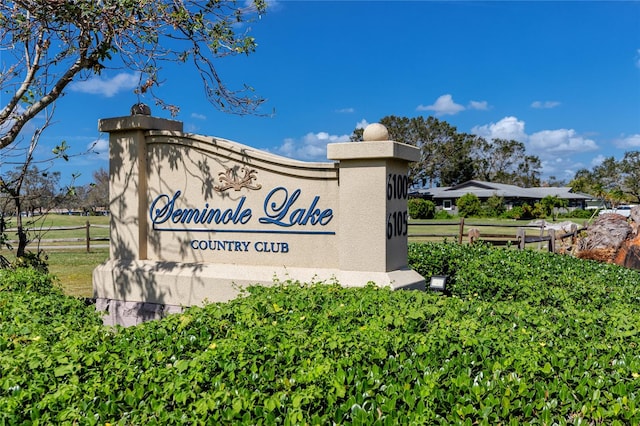 view of community / neighborhood sign