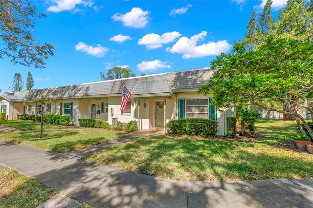 ranch-style house with a front yard