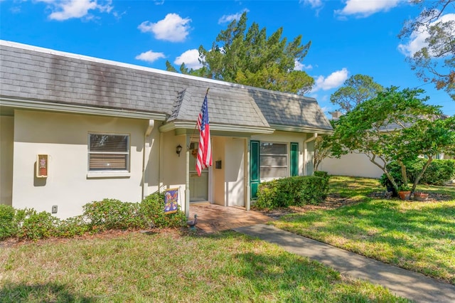 view of front of property with a front yard