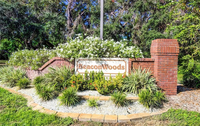 view of community / neighborhood sign