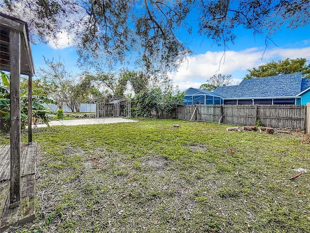 view of yard with a lanai